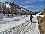 22 Ciclisti in discesa dsl Calvi